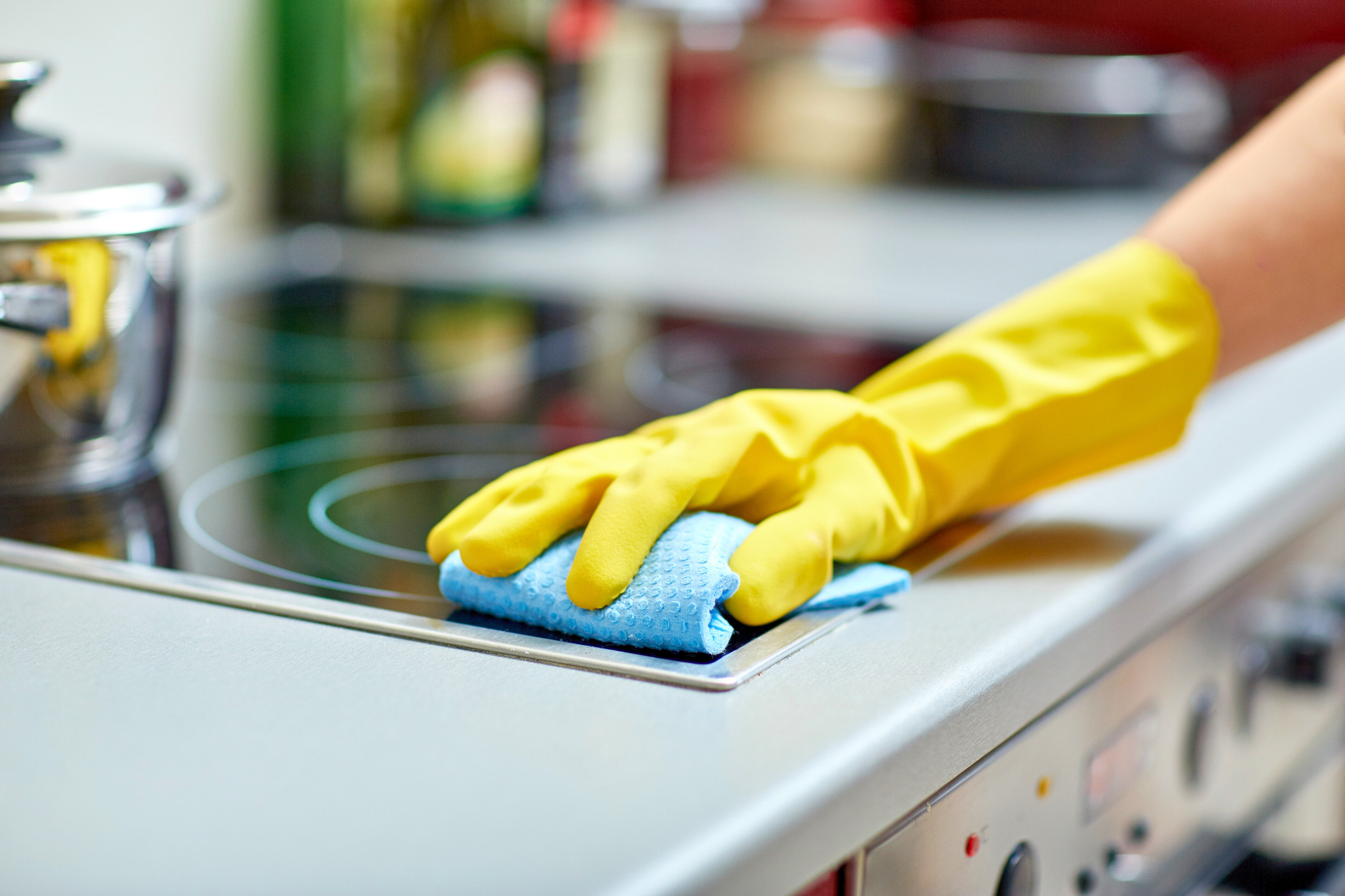 If you’re in Sevenoaks and need cleaning services, We can handle tasks like wiping down the sink, sanitizing kitchen surfaces, and washing dishes.  Thorough approach ensures a sparkling kitchen, leaving your home looking pristine.